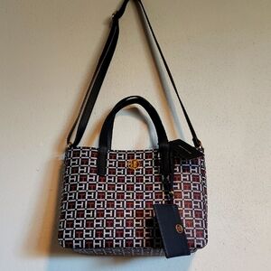 Tommy Hilfiger Womens Purse With Detachable CC Holder